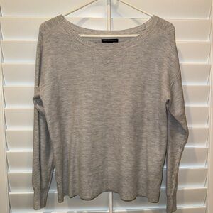 American Eagle Outfitters Light Gray Knit Sweater size medium